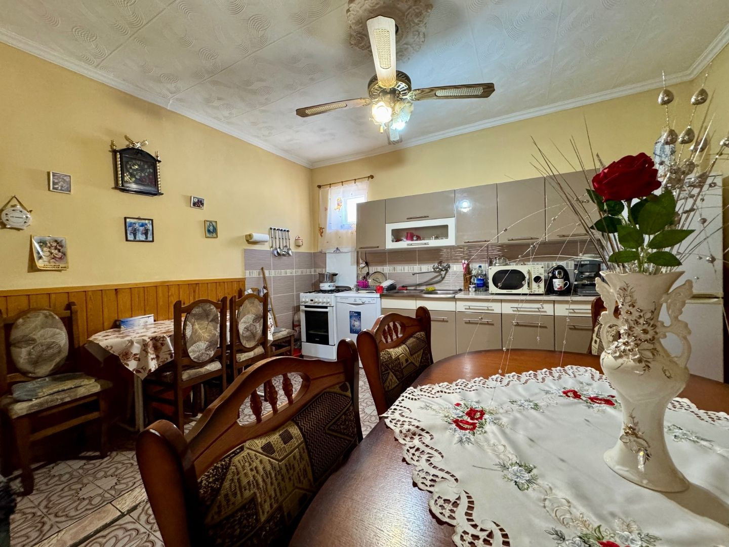 MAĎARSKO - ENCS  5 IZBOVÝ POSCHODOVÝ DOM + 2 IZBOVÝ DOM, ZÁHRADA.