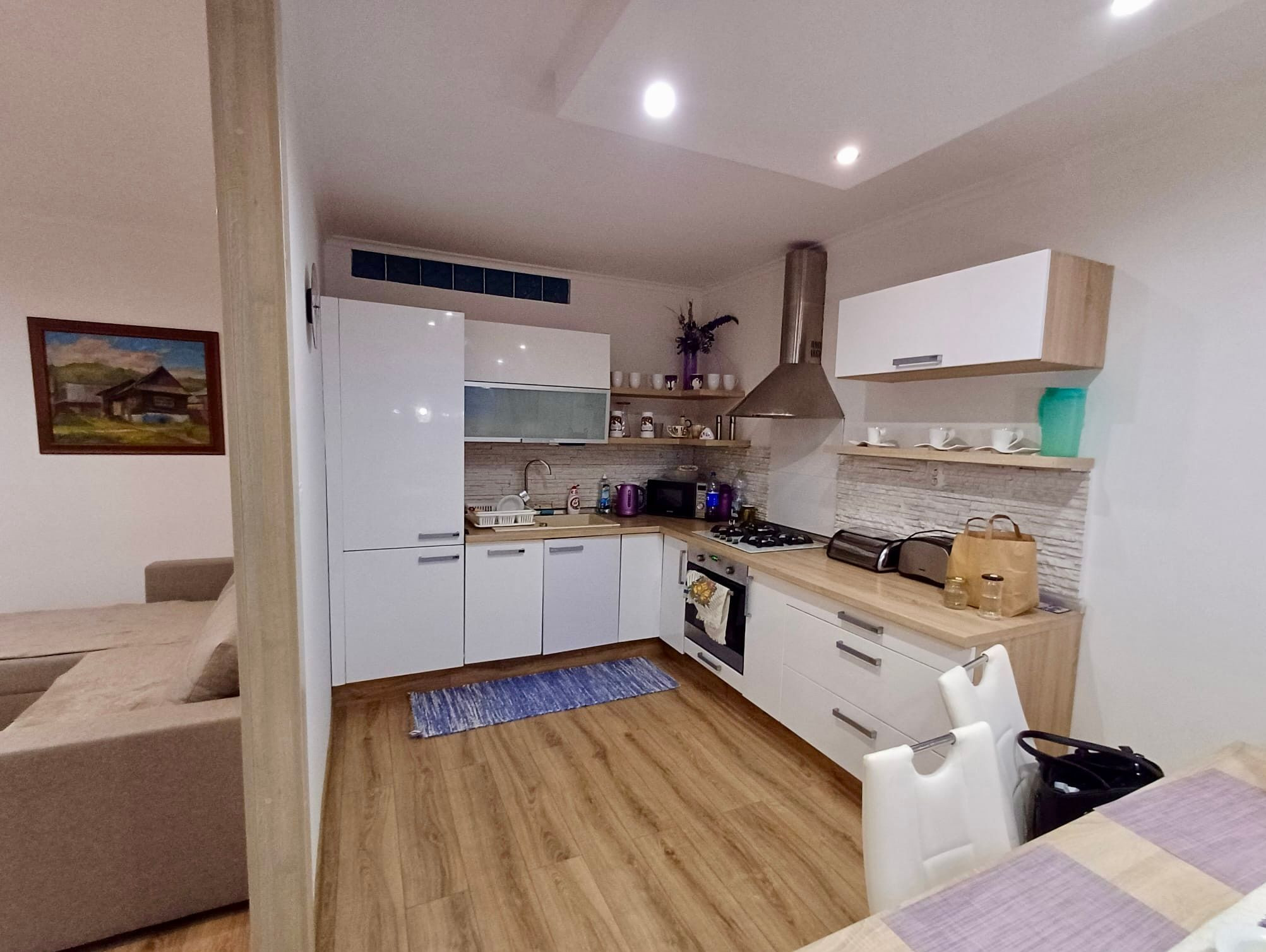 KPT. NÁLEPKU - ŠIRŠIE CENTRUM MESTA. - 3 IZBOVÝ ZARIADENÝ BYT 70 M2