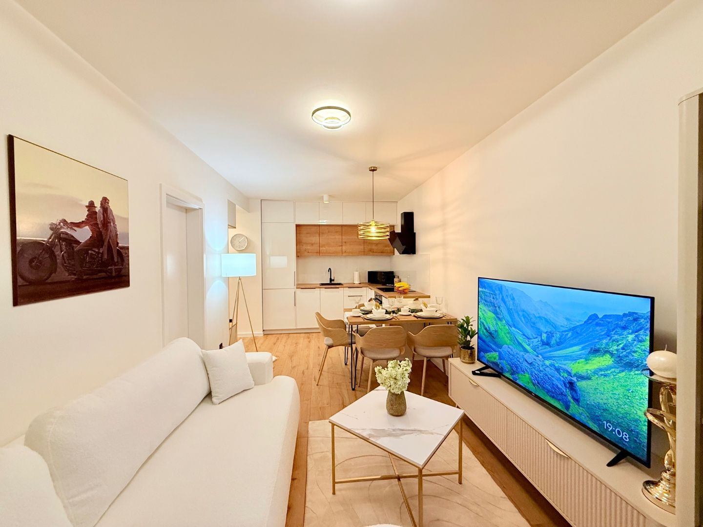 JUH - PRI AUPARKU KRIVÁ - 2 IZBOVÝ BYT KOMPLETNE ZARIADENÝ.