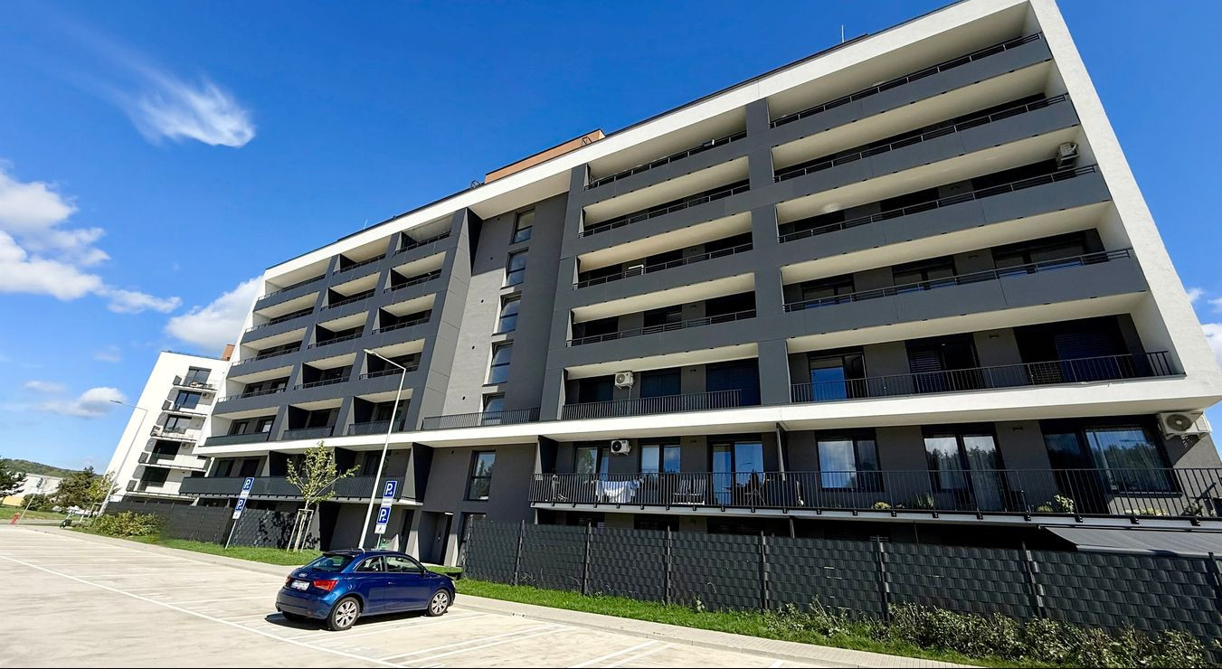 Bývanie snov na výbornej adrese Popradská  3-izbový byt s loggiou, garážové miesto, pivnica.