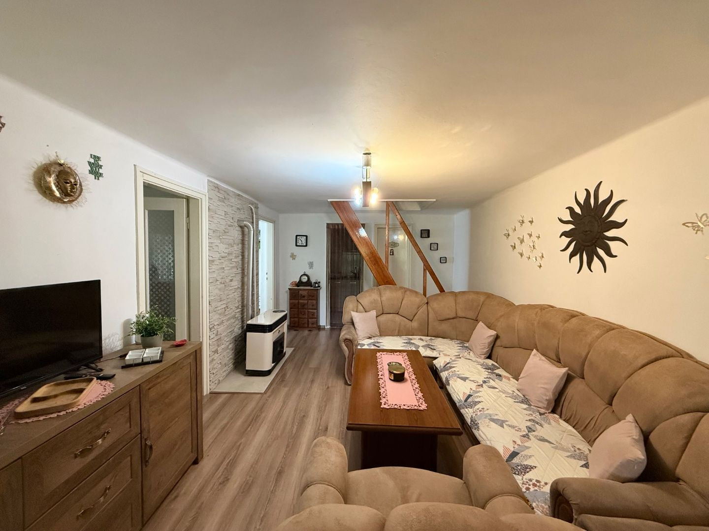 MAĎARSKO - JAZERO RAKACA - POSCHODOVÁ 5 IZBOVÁ CHATA, TERASA, BAZÉN, GARÁŽ.