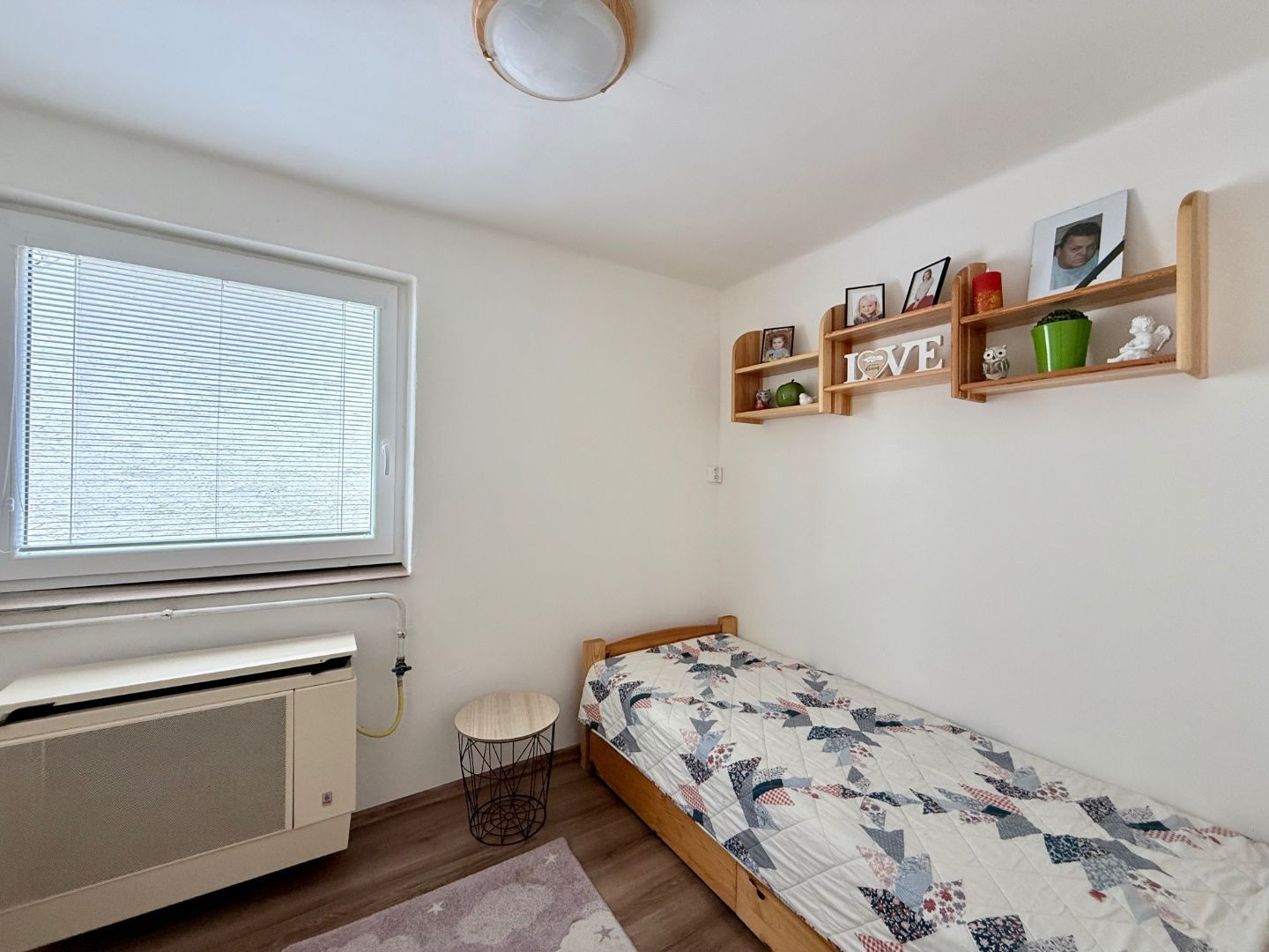 MAĎARSKO - JAZERO RAKACA - POSCHODOVÁ 5 IZBOVÁ CHATA, TERASA, BAZÉN, GARÁŽ.