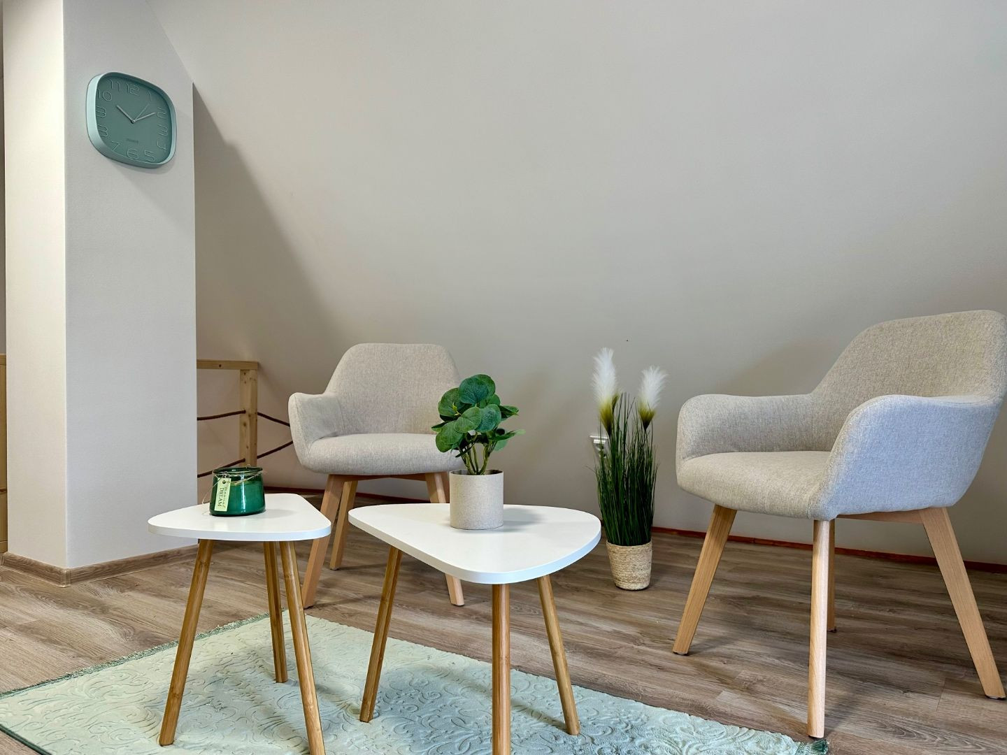 MAĎARSKO - JAZERO RAKACA - KOMPLETNE ZARIADENÁ MUROVANÁ POSCHODOVÁ CHATA PRI JAZERE S TERASOU.