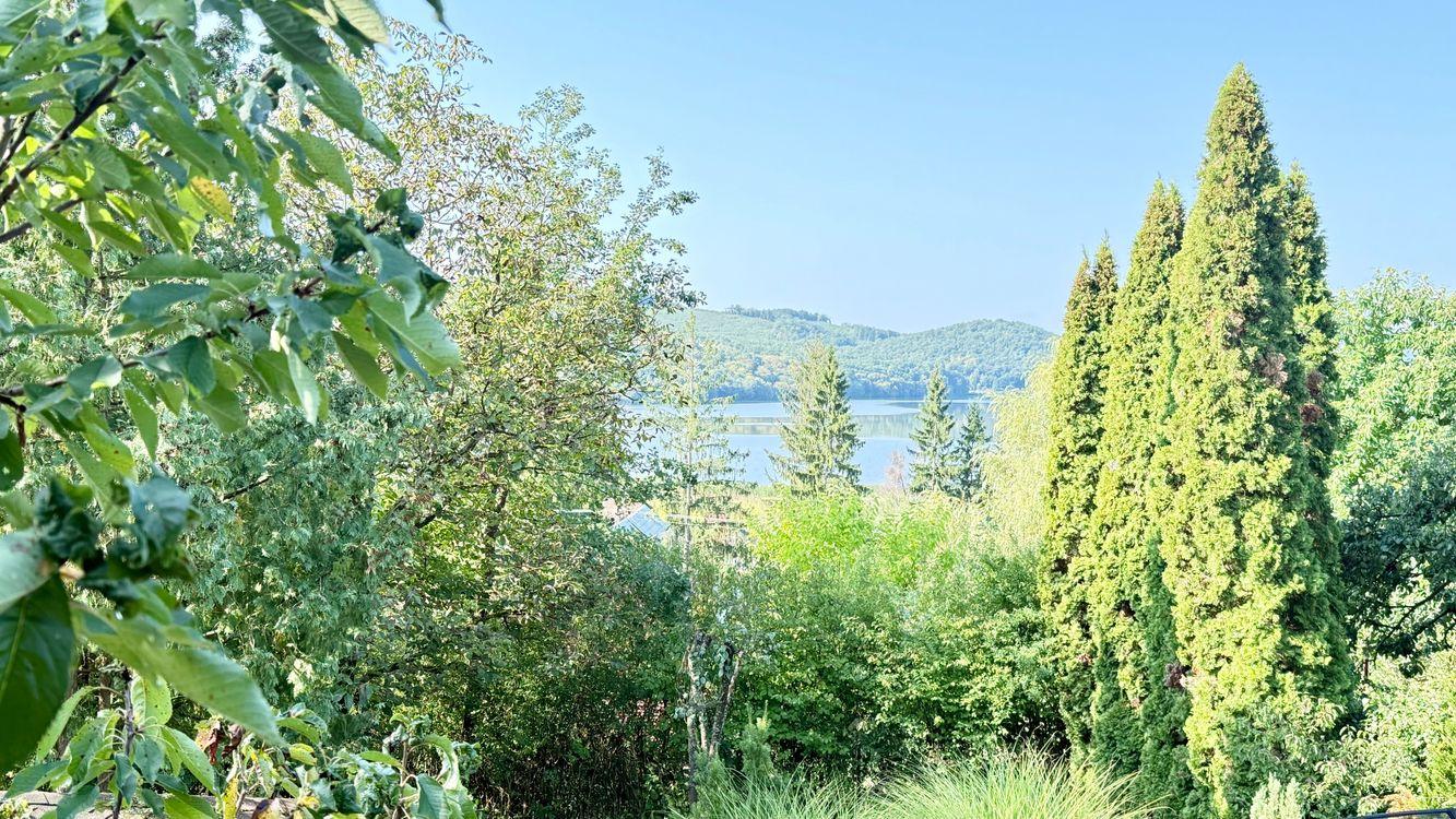 MAĎARSKO - JAZERO RAKACA - 4 IZBOVÁ CHATA, TERASA, VÍRIVKA.