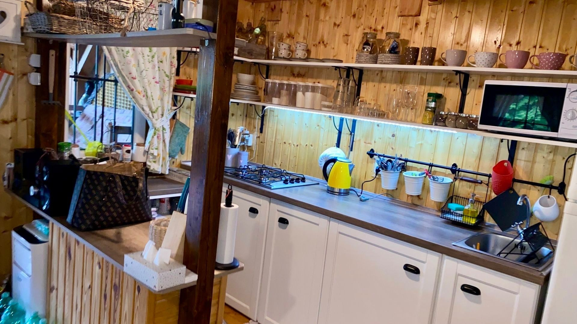 MAĎARSKO - LUXUSNÁ CHATA S LETNOU KUCHYŇOU A BAZÉNOM.