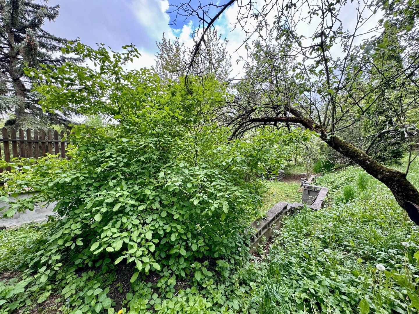 FURČA - STAVEBNÝ POZEMOK 567 M2, PRI OBYTNOM SÚBORE NA HORE.