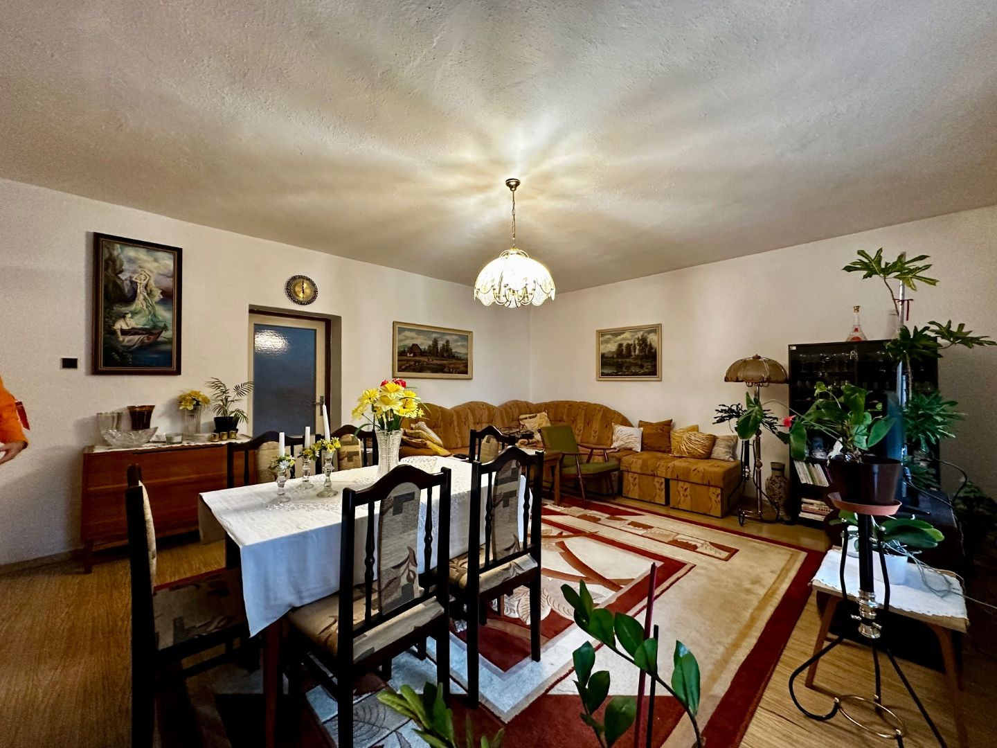 NOVÁ CENA! KOŠICE - KRÁSNA - VÝBORNÁ LOKALITA - DVOJGENERAČNÝ RD + GAZDOVSKÝ RD, POZEMOK 1.005 M2.