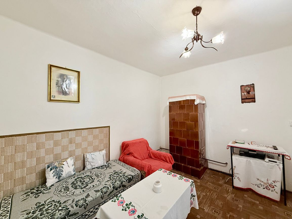 BUKOVEC - 4 IZBOVÝ RD V DOBROM STAVE POZEMOK 1.104 M2