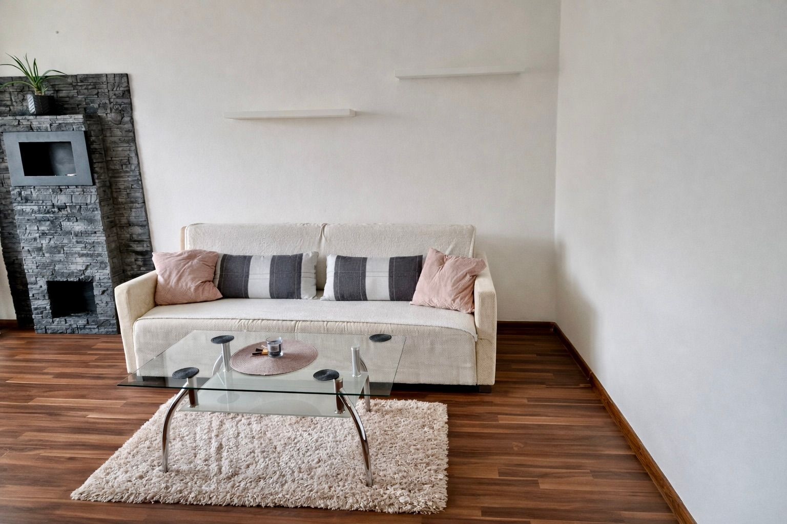 REZERVOVANÉ - NAD JAZEROM - AZOVSKÁ 1,5 IZBOVÝ BYT 41 M2, ZARIADENÝ KOMPLET.