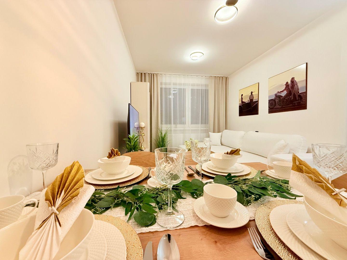 JUH - PRI AUPARKU KRIVÁ - 2 IZBOVÝ BYT KOMPLETNE ZARIADENÝ.