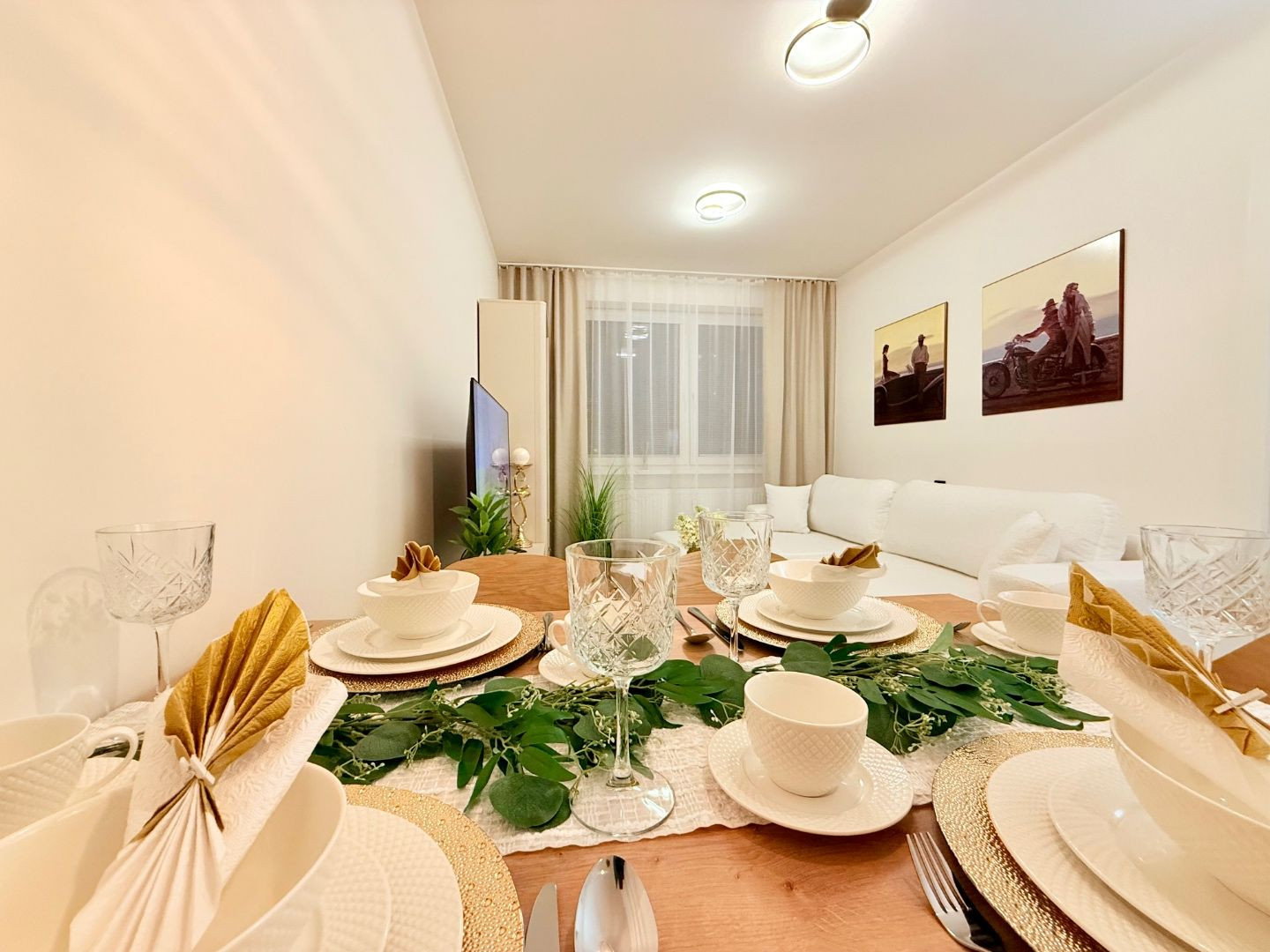 JUH - PRI AUPARKU KRIVÁ - 2 IZBOVÝ BYT KOMPLETNE ZARIADENÝ.