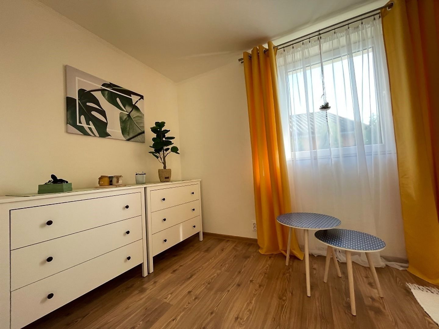 MAĎARSKO - JAZERO RAKACA - SUPER 3 IZBOVÁ CHATA PRI JAZERE S TERASOU.