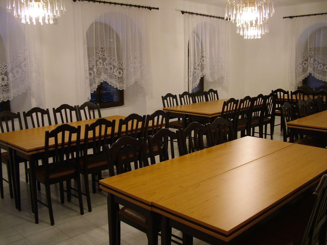 MAĎARSKO - GONC 13 IZBOVÝ OBYTNÝ OBJEKT NA BÝVANIE, PODNIKANIE