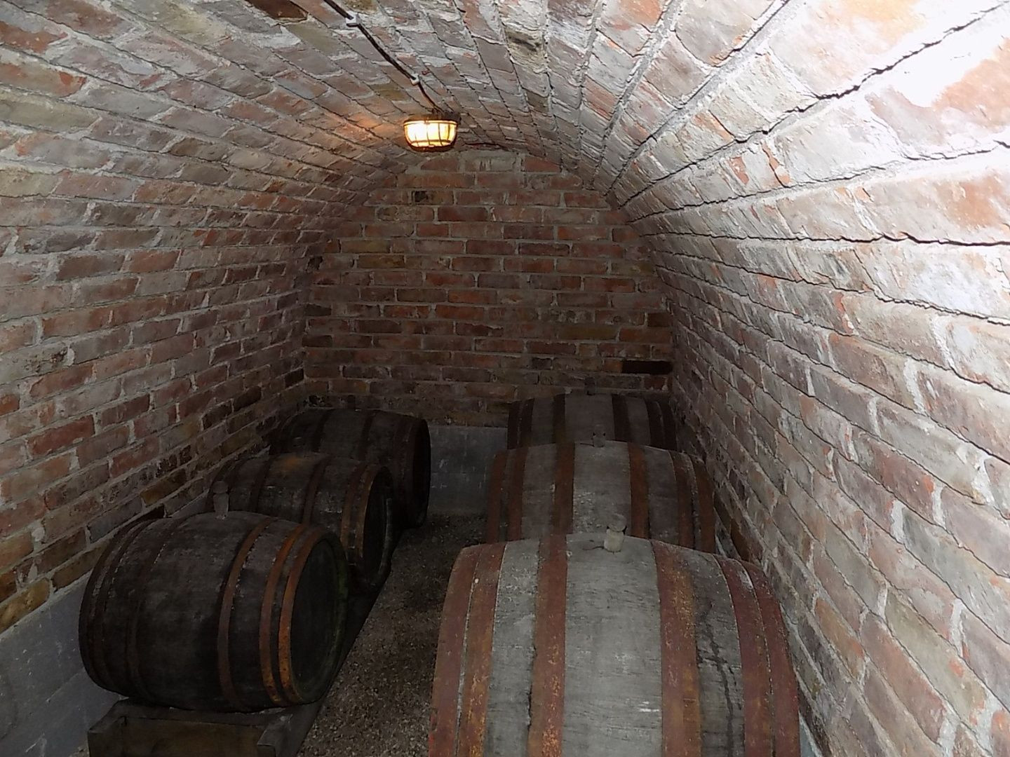 MAĎARSKO - GONC 13 IZBOVÝ OBYTNÝ OBJEKT NA BÝVANIE, PODNIKANIE