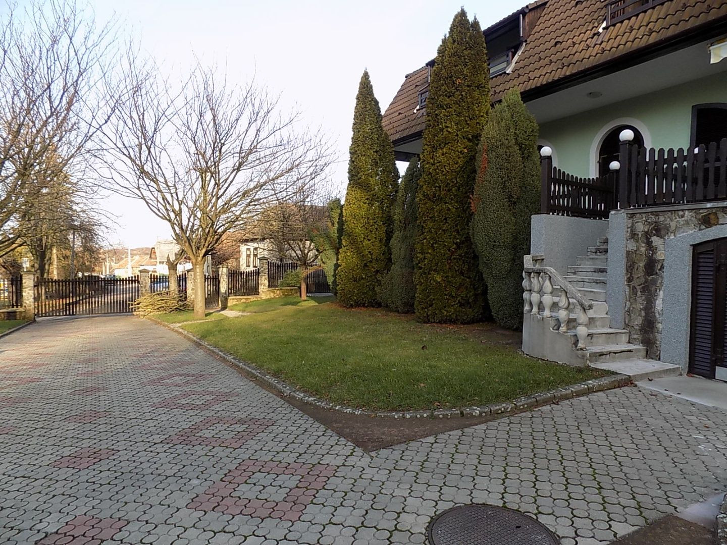 MAĎARSKO - GONC 13 IZBOVÝ OBYTNÝ OBJEKT NA BÝVANIE, PODNIKANIE