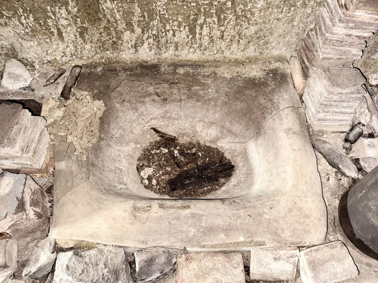 MAĎARSKO - SAJÓKERSZTÚR 2 X VINNÁ PIVNICA 50M2.