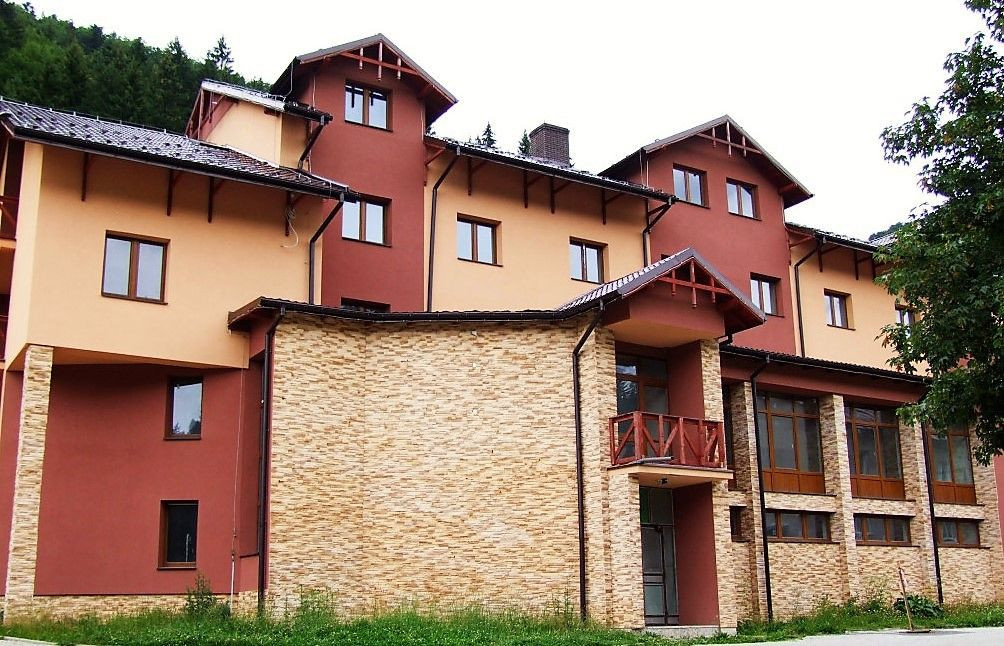 SUPER CENA ! MLYNKY - HOTEL GERAVY 36 APARTMÁNOV - 5 PODLAŽÍ.