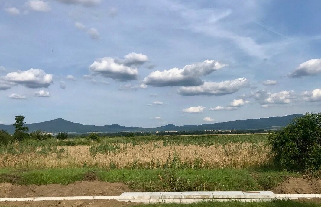 MAĎARSKO - NOVAJIDRANY STAVEBNÝ POZEMOK  1.000 M2, VŠETKY IS.