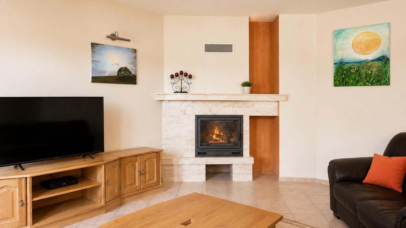 JUH - VÝBORNÁ LOKALITA - SKLADNÁ POSCHODOVÝ RODINNÝ DOM 300 M2