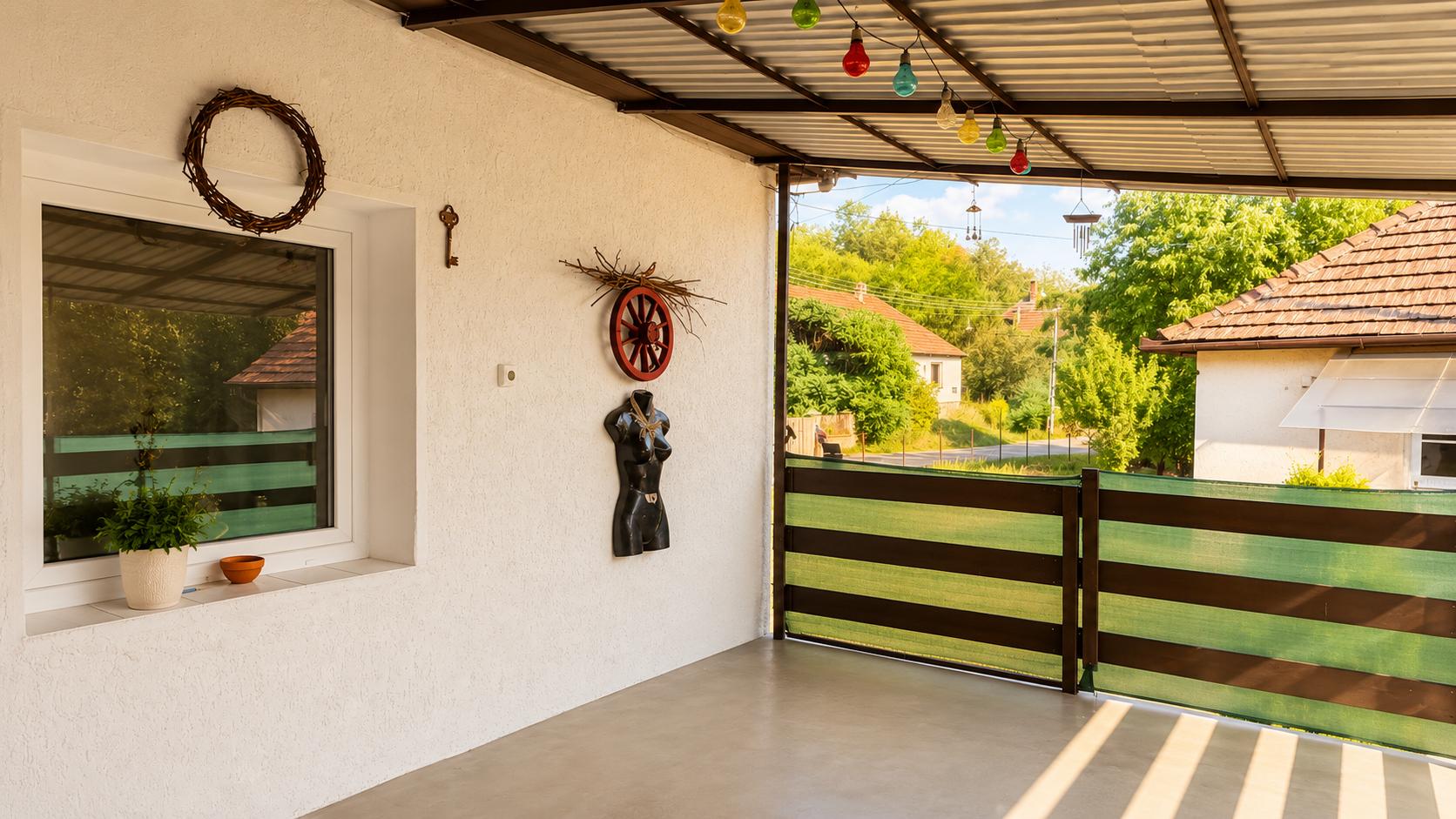MAĎARSKO - SZUHOGY  4 IZBOVÝ RD 110 M2, POZEMOK 1410 M2