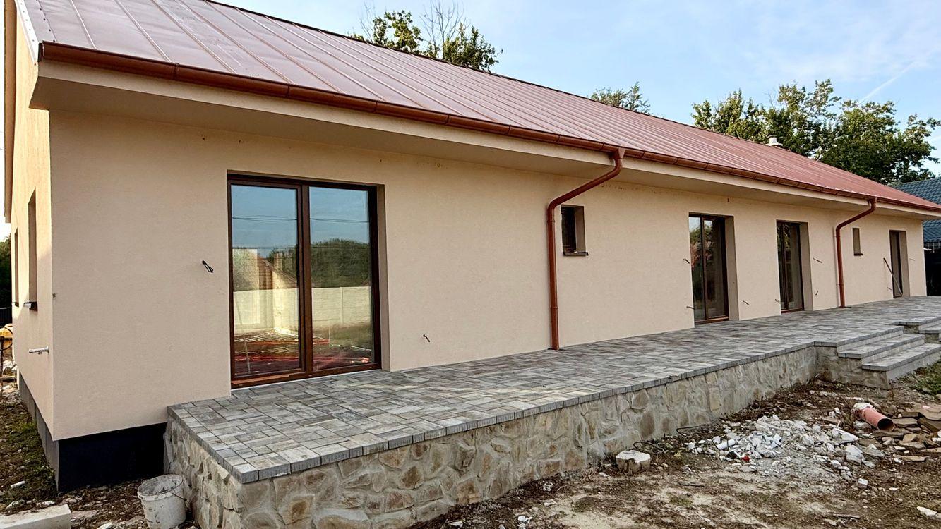 MAĎARSKO - TORNYOSNÉMETI NOVOSTAVBA 4 IZBOVÉHO RD 118 M2, POZEMOK 700M2