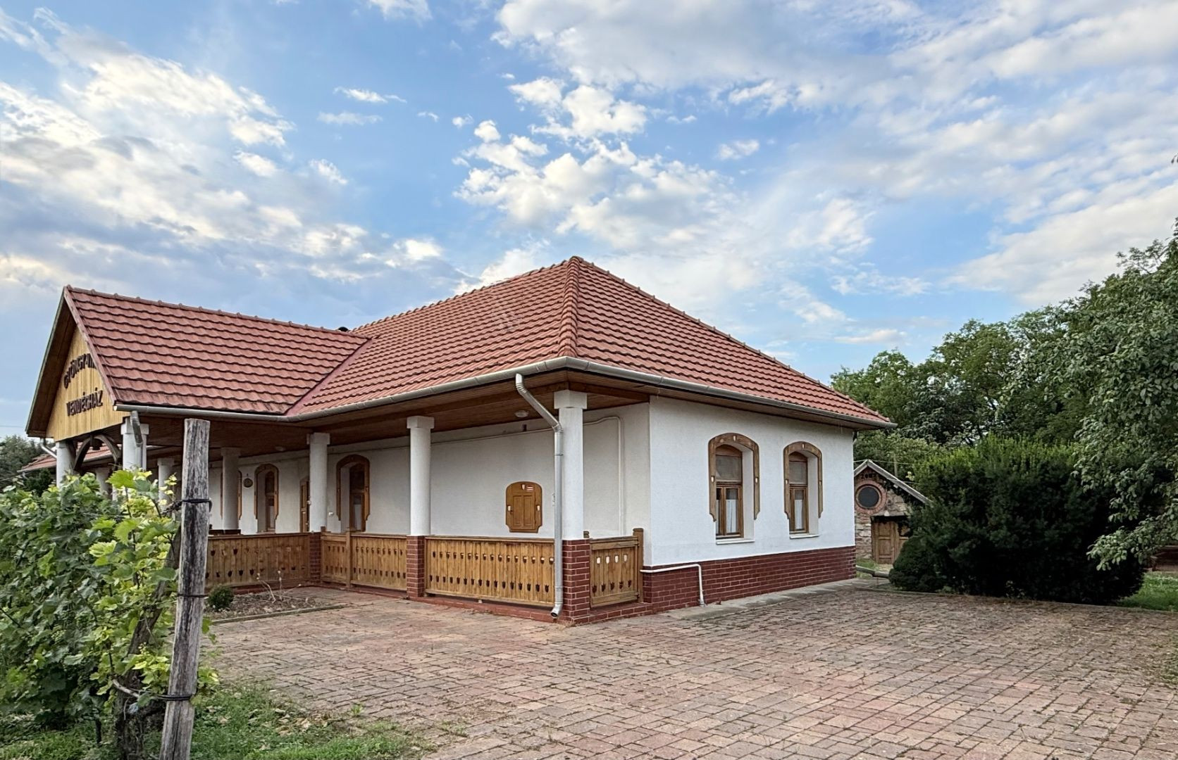 MAĎARSKO - GONC PENZIÓN VHODNÝ AJ NA BÝVANIE V  BLÍZKOSTI SLOVENSKÝCH HRANÍC, VÝBORNÁ INVESTÍCIA.
