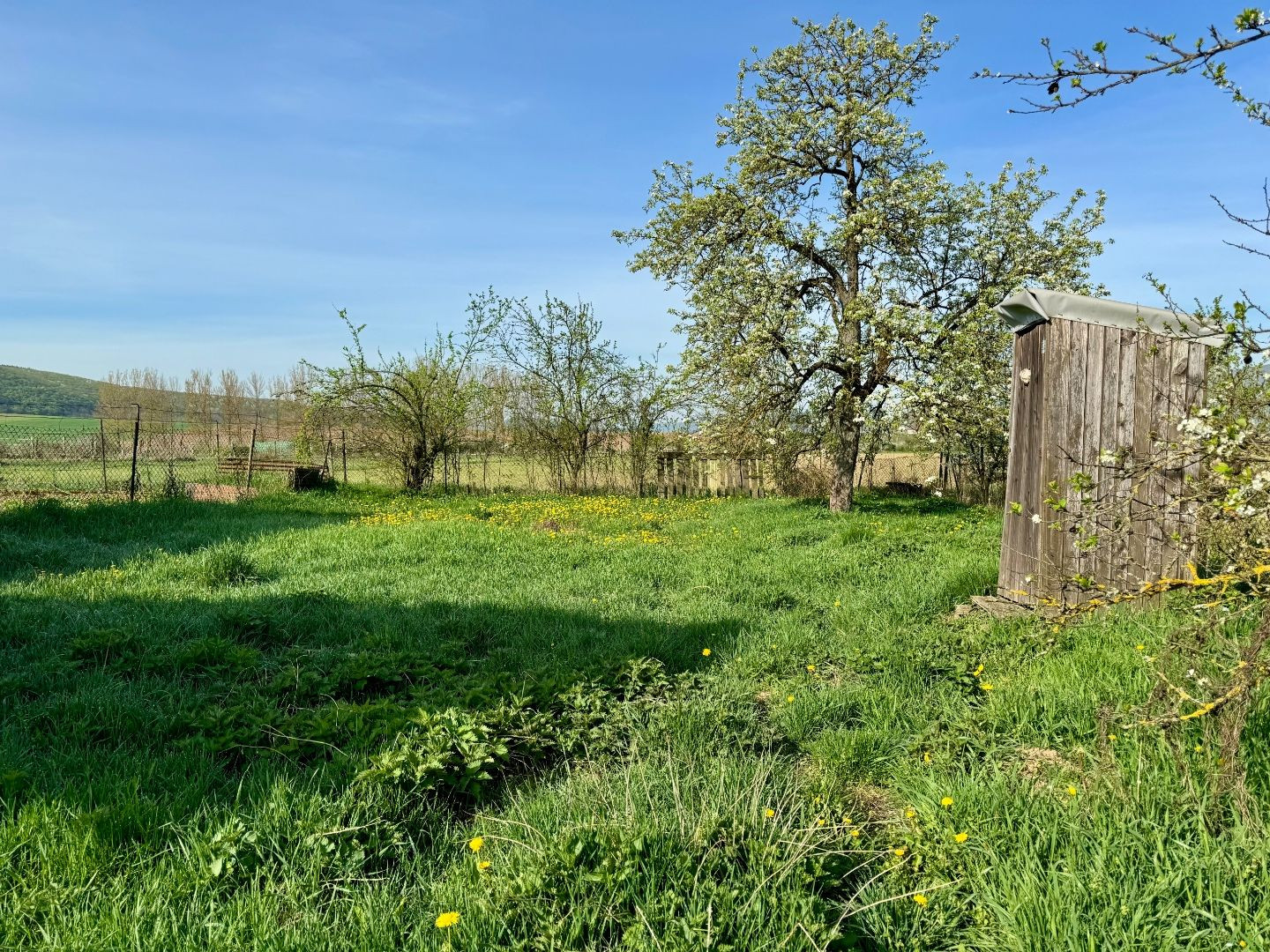 MAĎARSKO - HIDVEGARDÓ 2 IZBOVÝ DOM, STUDŇA, PEKNÝ POZEMOK.