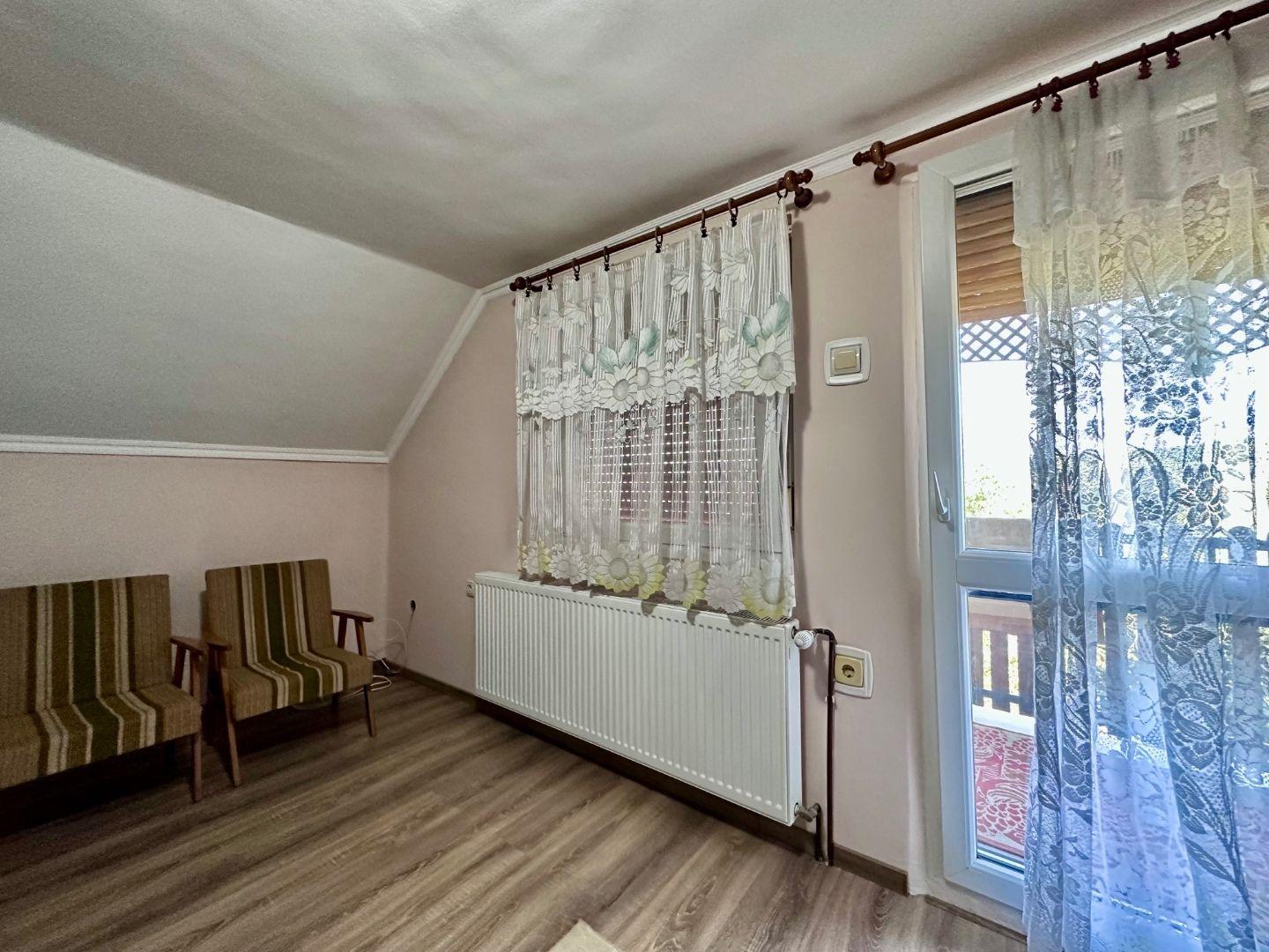 MAĎARSKO - SZENDRO  4 IZBOVÝ RODINNÝ DOM NA KĽUDNOM MIESTE