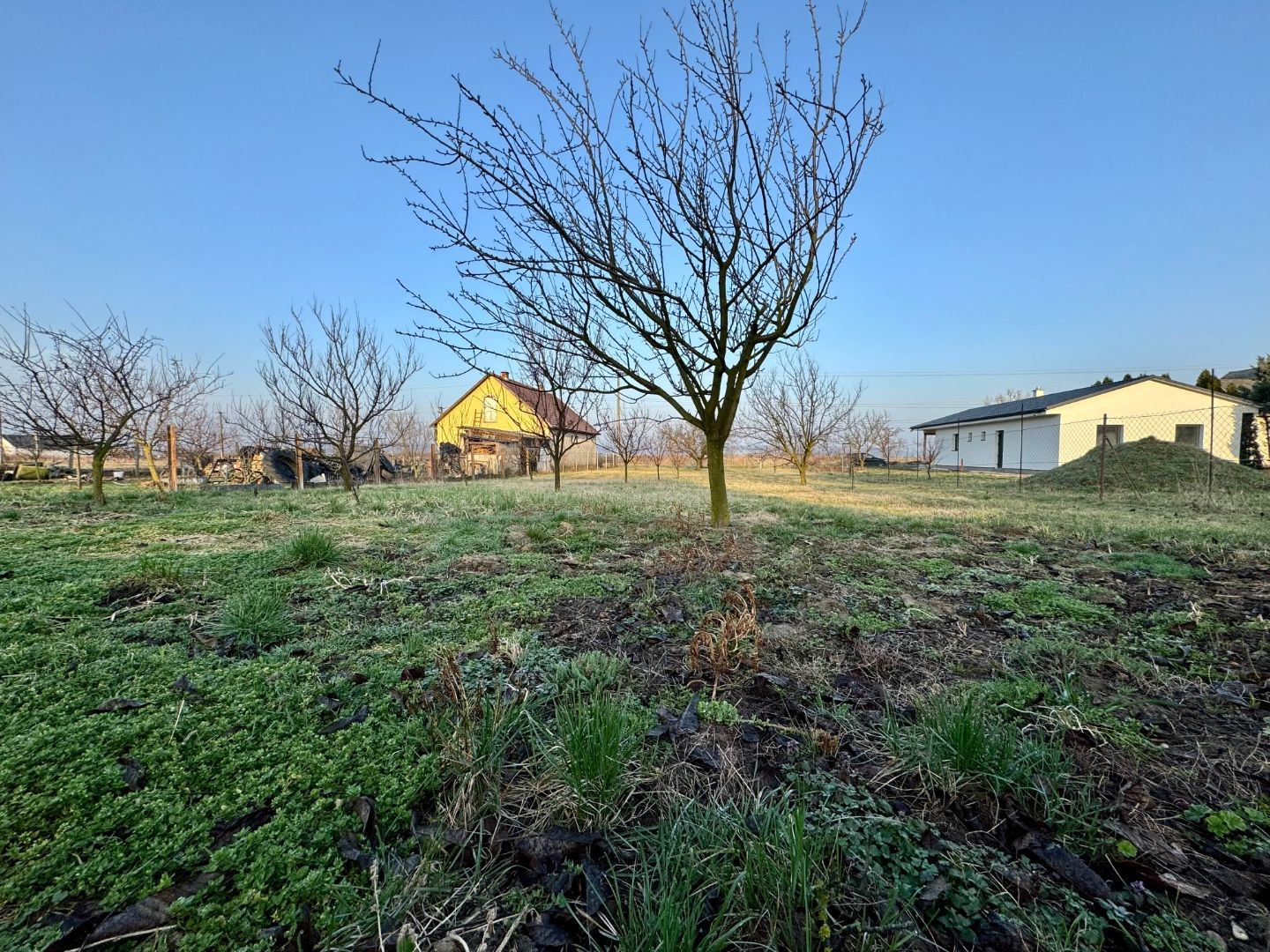MAĎARSKO - GONC STAVEBNÝ POZEMOK 852 M2, IS NA HRANICI POZEMKU.