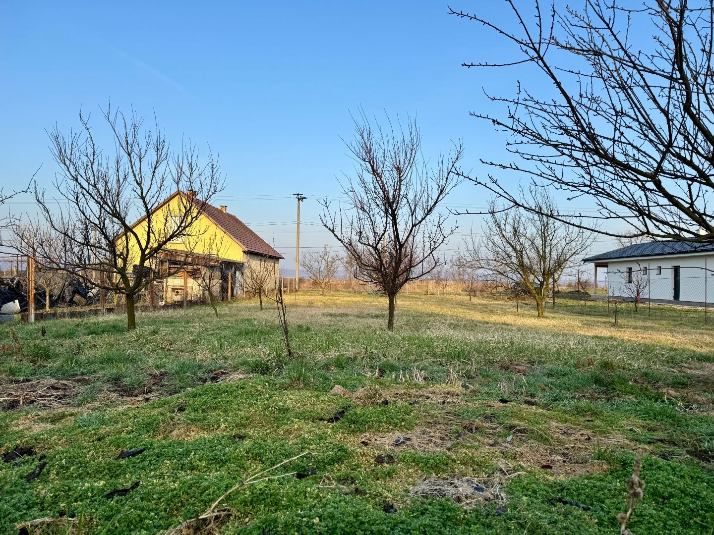 MAĎARSKO - GONC STAVEBNÝ POZEMOK 852 M2, IS NA HRANICI POZEMKU.