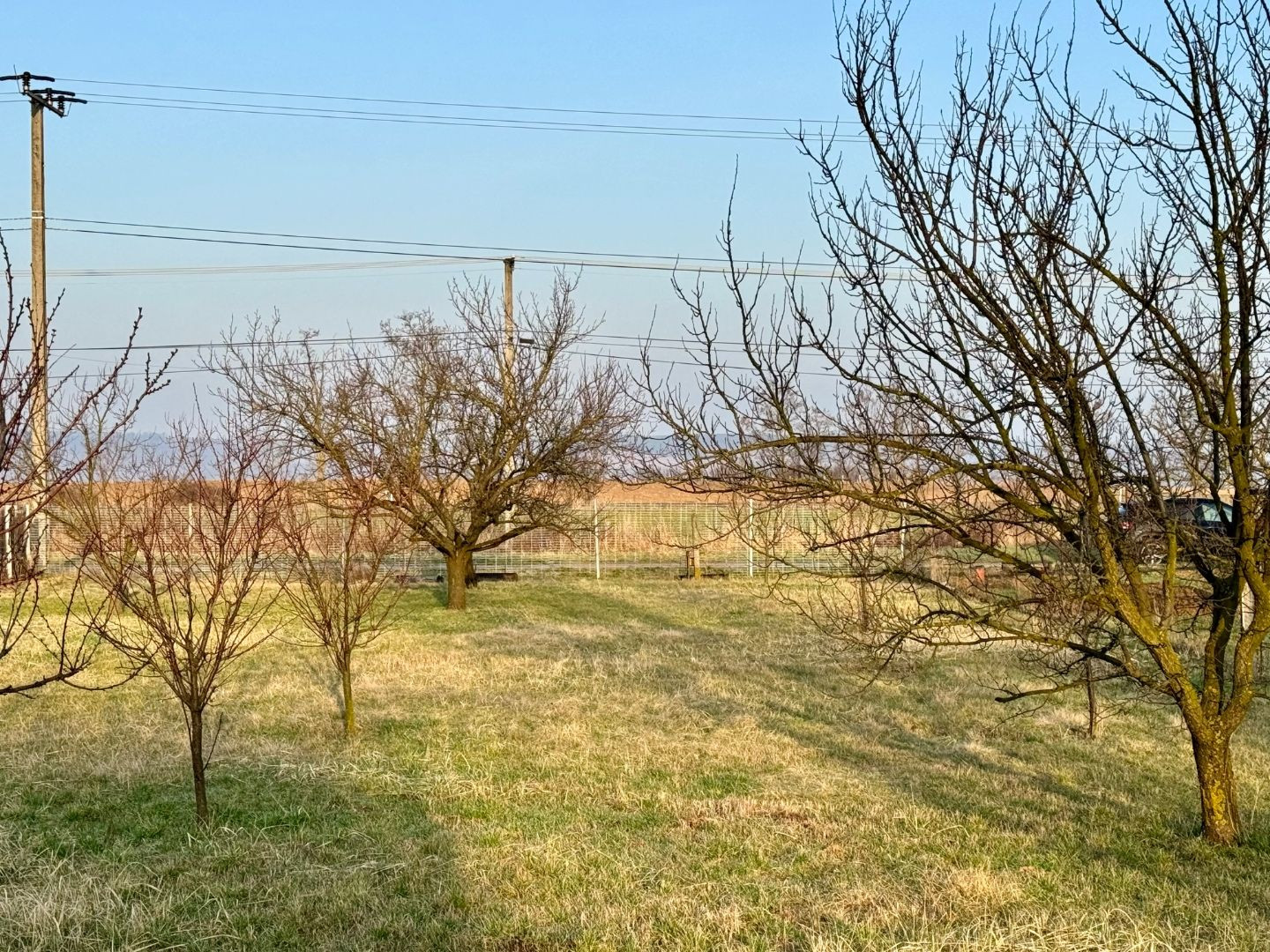 MAĎARSKO - GONC STAVEBNÝ POZEMOK 852 M2, IS NA HRANICI POZEMKU.