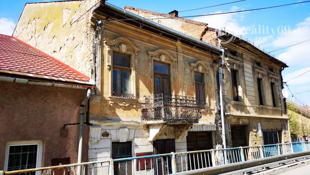 SMOLNÍK - MEŠTIANSKY DOM S OBCHODNÝM PRIESTOROM V CENTRE MESTA.