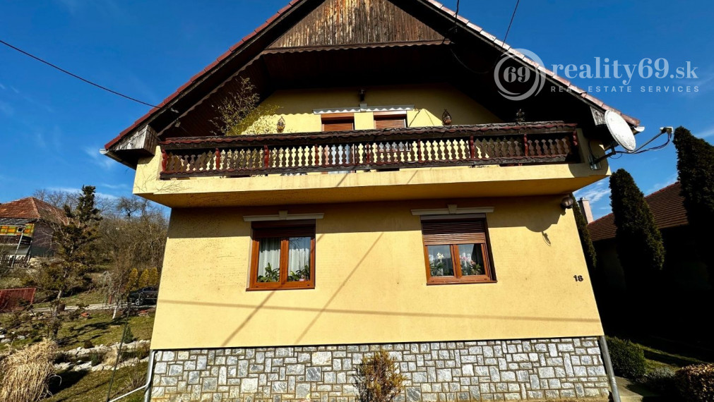 MAĎARSKO - SZOGLIGET PEKNÝ ZREKONŠTRUOVANÝ RD V TOP LOKALITE S TERASOU A GARÁŽOU