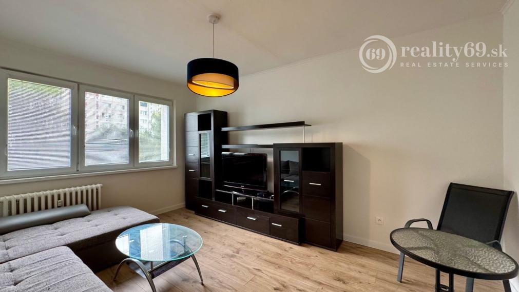 TERASA - NEŠPOROVÁ 2 IZBOVÝ BYT PRI GALÉRII