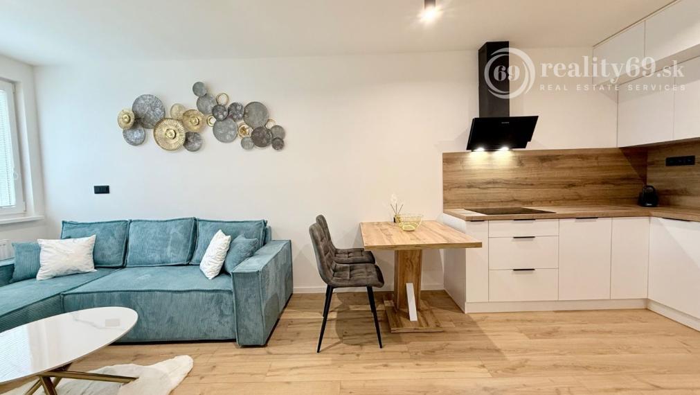 KRIVÁ PRI AUPARKU - 2 IZBOVÝ BYT PRIPRAVENÝ NA BÝVANIE.