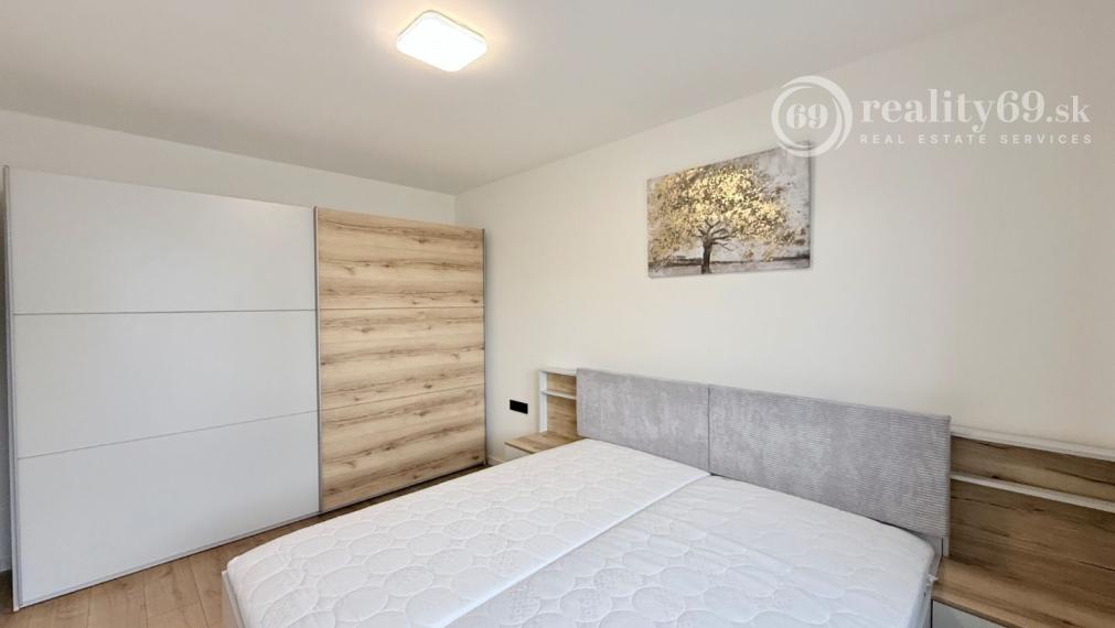 KRIVÁ PRI AUPARKU - 2 IZBOVÝ BYT PRIPRAVENÝ NA BÝVANIE.