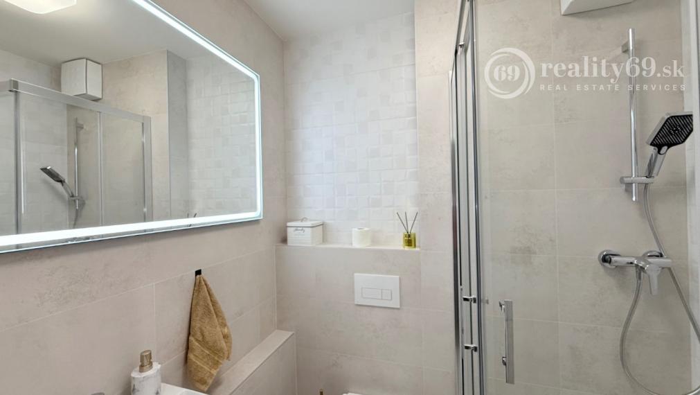 KRIVÁ PRI AUPARKU - 2 IZBOVÝ BYT PRIPRAVENÝ NA BÝVANIE.