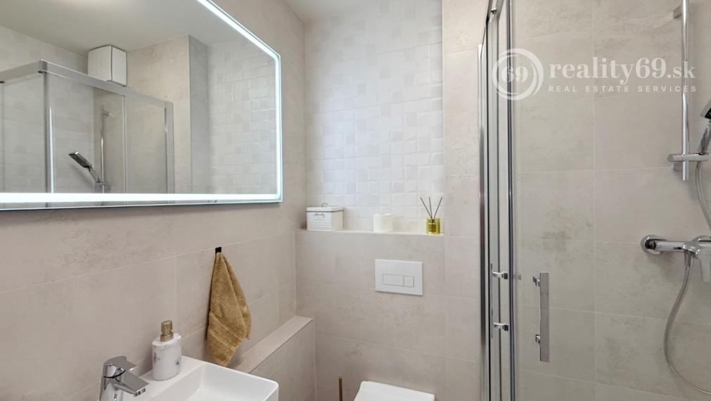 KRIVÁ PRI AUPARKU - 2 IZBOVÝ BYT PRIPRAVENÝ NA BÝVANIE.