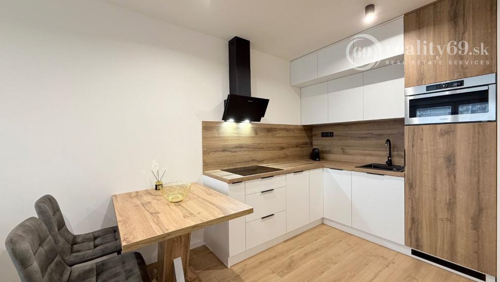 KRIVÁ PRI AUPARKU - 2 IZBOVÝ BYT PRIPRAVENÝ NA BÝVANIE.