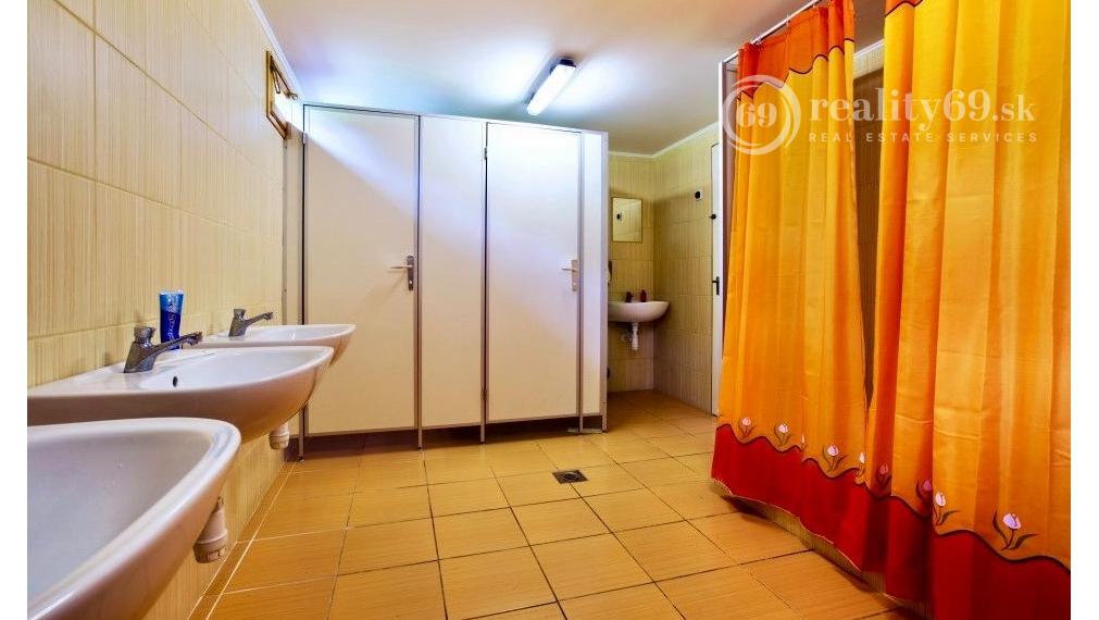 NOVÁ CENA - MAĎARSKO - HOLLÓHÁZA OBYTNÝ UBYTOVACÍ KOMPLEX PRE 60 ĽUDÍ