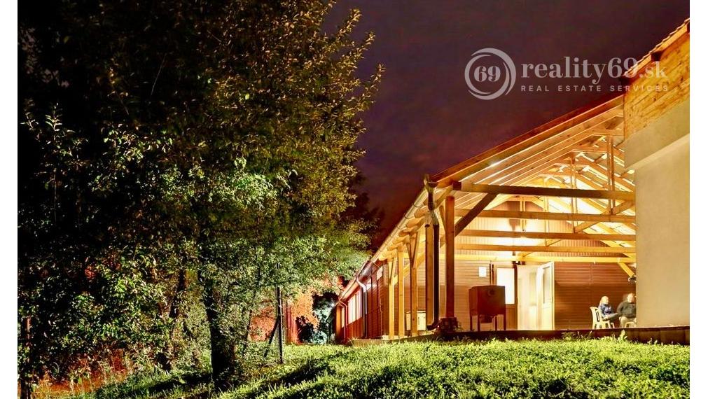 NOVÁ CENA - MAĎARSKO - HOLLÓHÁZA OBYTNÝ UBYTOVACÍ KOMPLEX PRE 60 ĽUDÍ