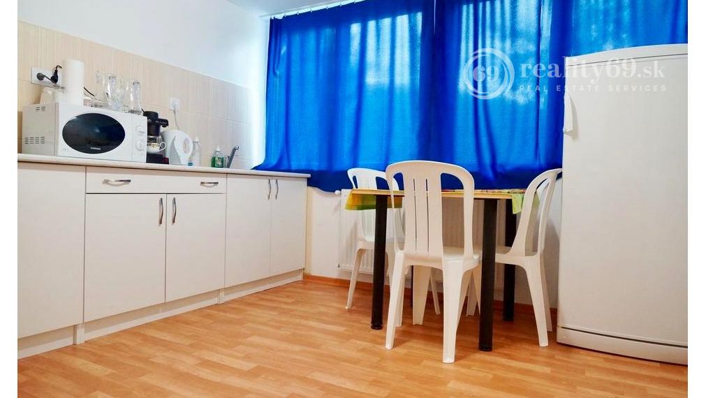 NOVÁ CENA - MAĎARSKO - HOLLÓHÁZA OBYTNÝ UBYTOVACÍ KOMPLEX PRE 60 ĽUDÍ