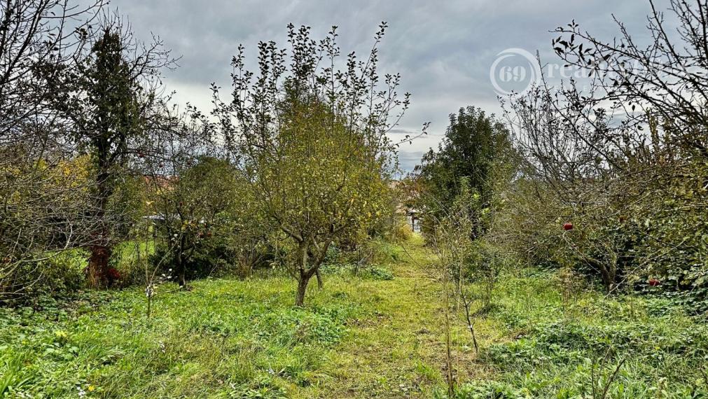 DRIENOVEC - STAVEBNÝ POZEMOK 1.000 M2 NA KĽUDNOM MIESTE V LOKALITE NOVÝCH RD.