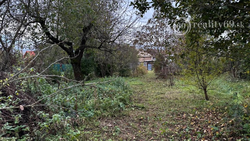 DRIENOVEC - STAVEBNÝ POZEMOK 1.000 M2 NA KĽUDNOM MIESTE V LOKALITE NOVÝCH RD.