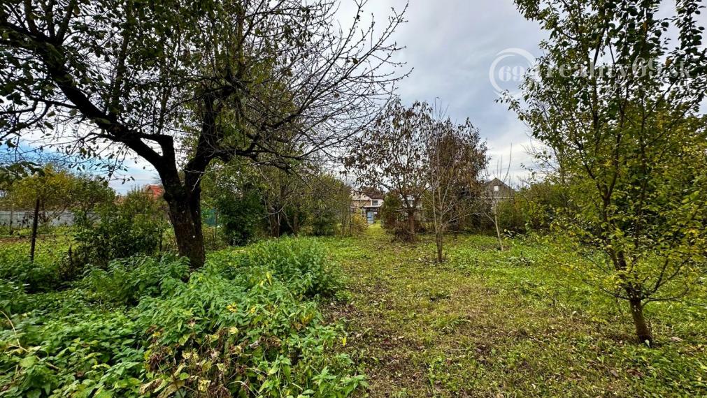 DRIENOVEC - STAVEBNÝ POZEMOK 1.000 M2 NA KĽUDNOM MIESTE V LOKALITE NOVÝCH RD.