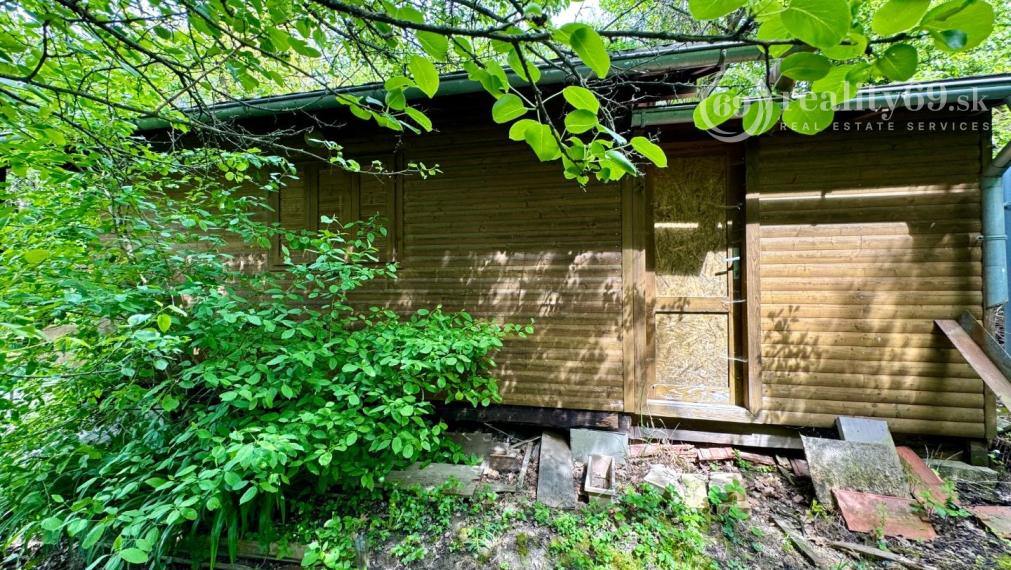 FURČA - STAVEBNÝ POZEMOK 567 M2, PRI OBYTNOM SÚBORE NA HORE.