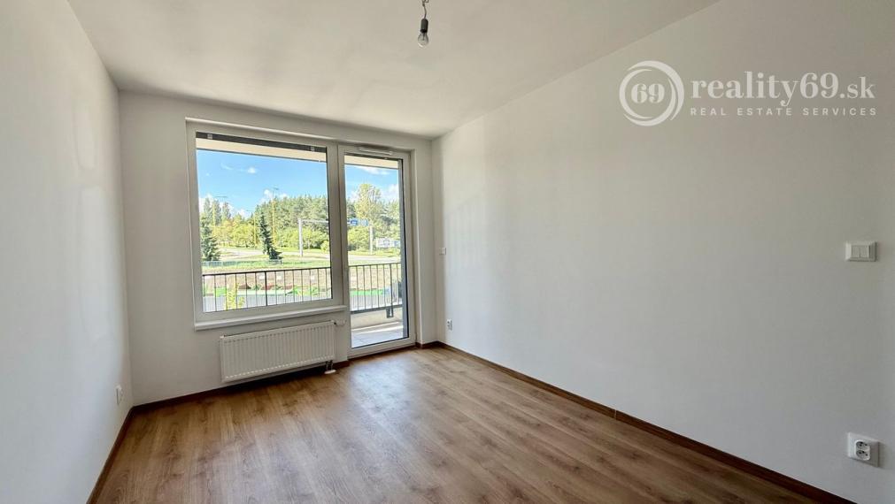 Bývanie snov na výbornej adrese Popradská  3-izbový byt s loggiou, garážové miesto, pivnica.