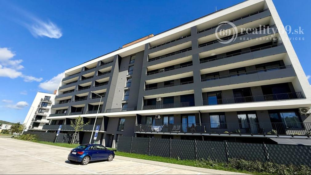 Bývanie snov na výbornej adrese Popradská  3-izbový byt s loggiou, garážové miesto, pivnica.