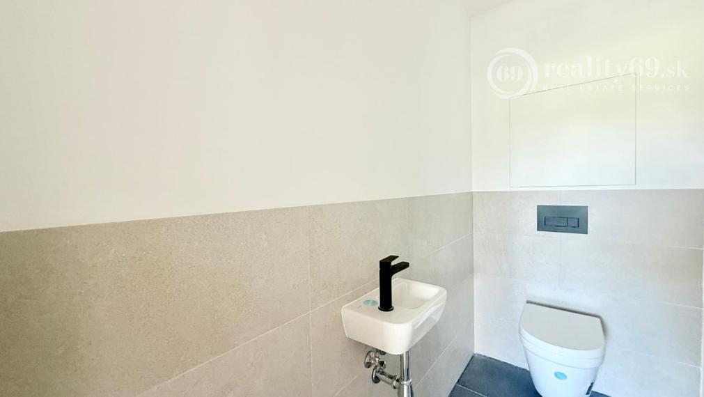 Bývanie snov na výbornej adrese Popradská  3-izbový byt s loggiou, garážové miesto, pivnica.