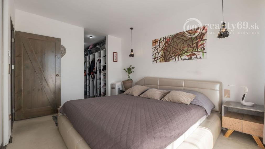 ZELENÁ STRÁŇ - PRIESTRANNÝ 4 IZBOVÝ BYT, 3 TERASY, 2 GARÁŽOVÉ MIESTA